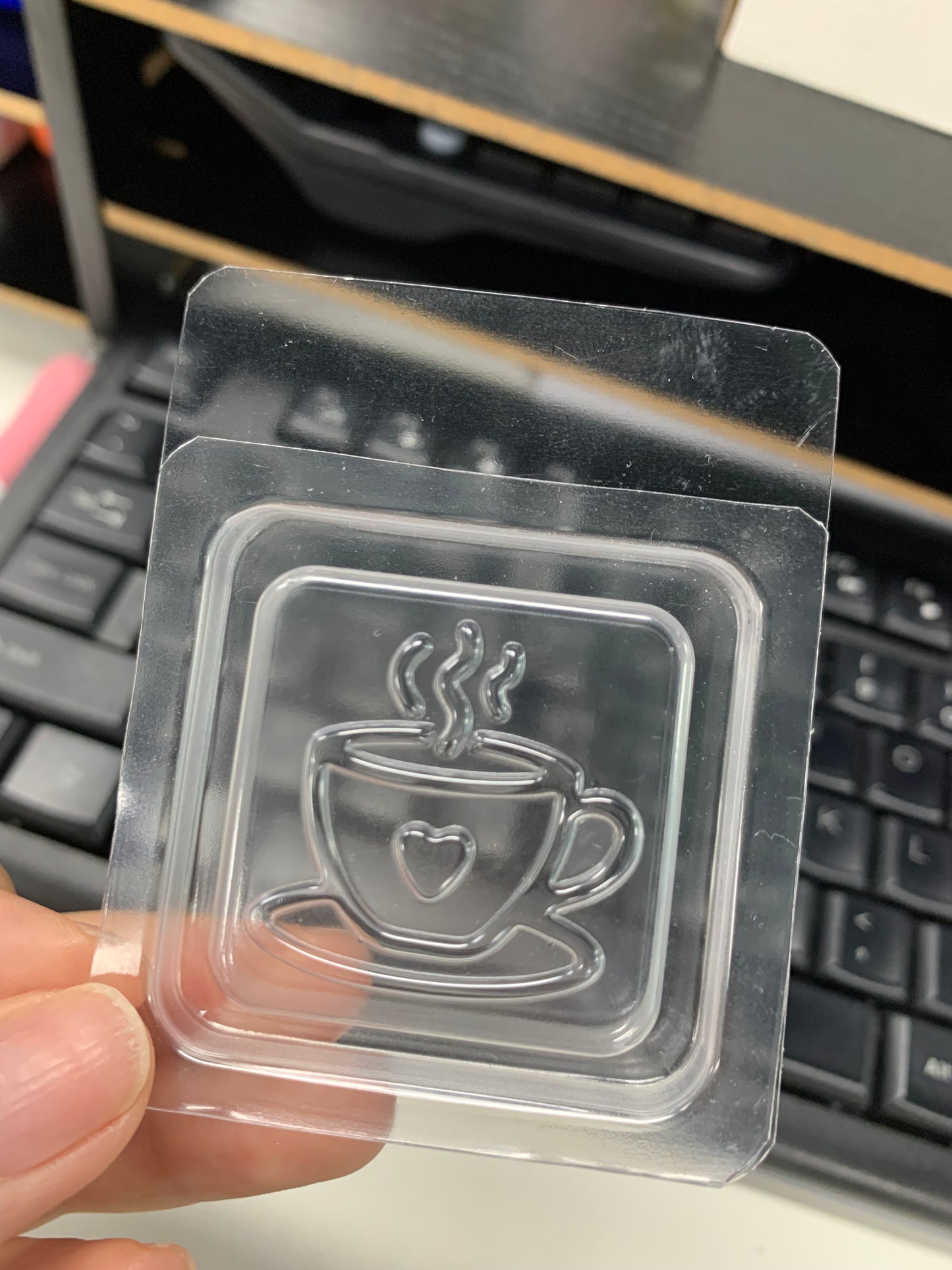 Single Coffee Cup Clamshell (PRE-ORDER)